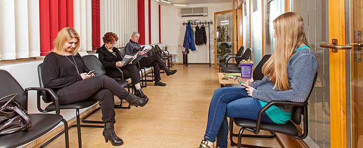 Bild MKG Paderborn Fachärzte für Mund-, Kiefer- und Gesichtschirurgie Dr. med. Jedynak & Dr. med. Dr. med. dent. Winter Wartezimmer
