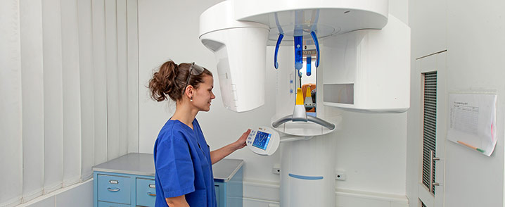 Bild MKG Paderborn Fachärzte für Mund-, Kiefer- und Gesichtschirurgie Dr. med. Jedynak & Dr. med. Dr. med. dent. Winter Digitales Röntgen
