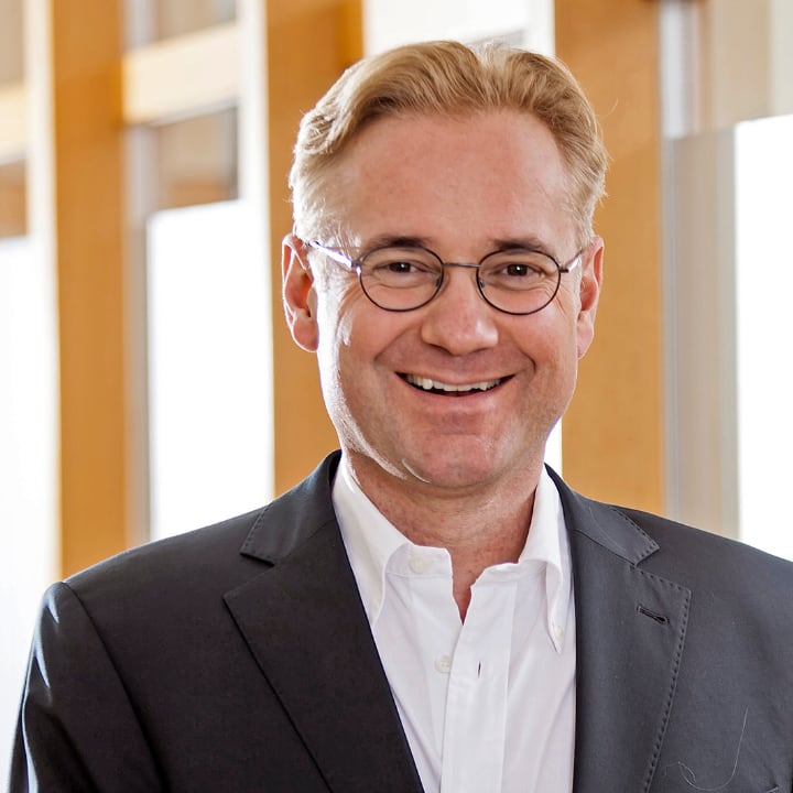 Dr. med. Dr. med. dent. Sascha Winter<br />Facharzt für Mund-, Kiefer- und Gesichtschirurgie<br />zertifiziert für Implantologie (Tätigkeitsschwerpunkt) Dr. med. Dr. med. dent. Sascha Winter